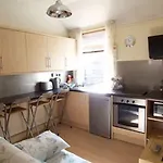 Chomley Flats 3*