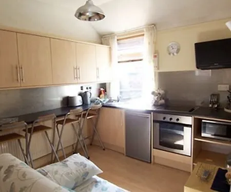 Chomley Flats 3*